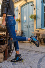 Cargar imagen en el visor de la galería, ADRIANA <br> Be The Change